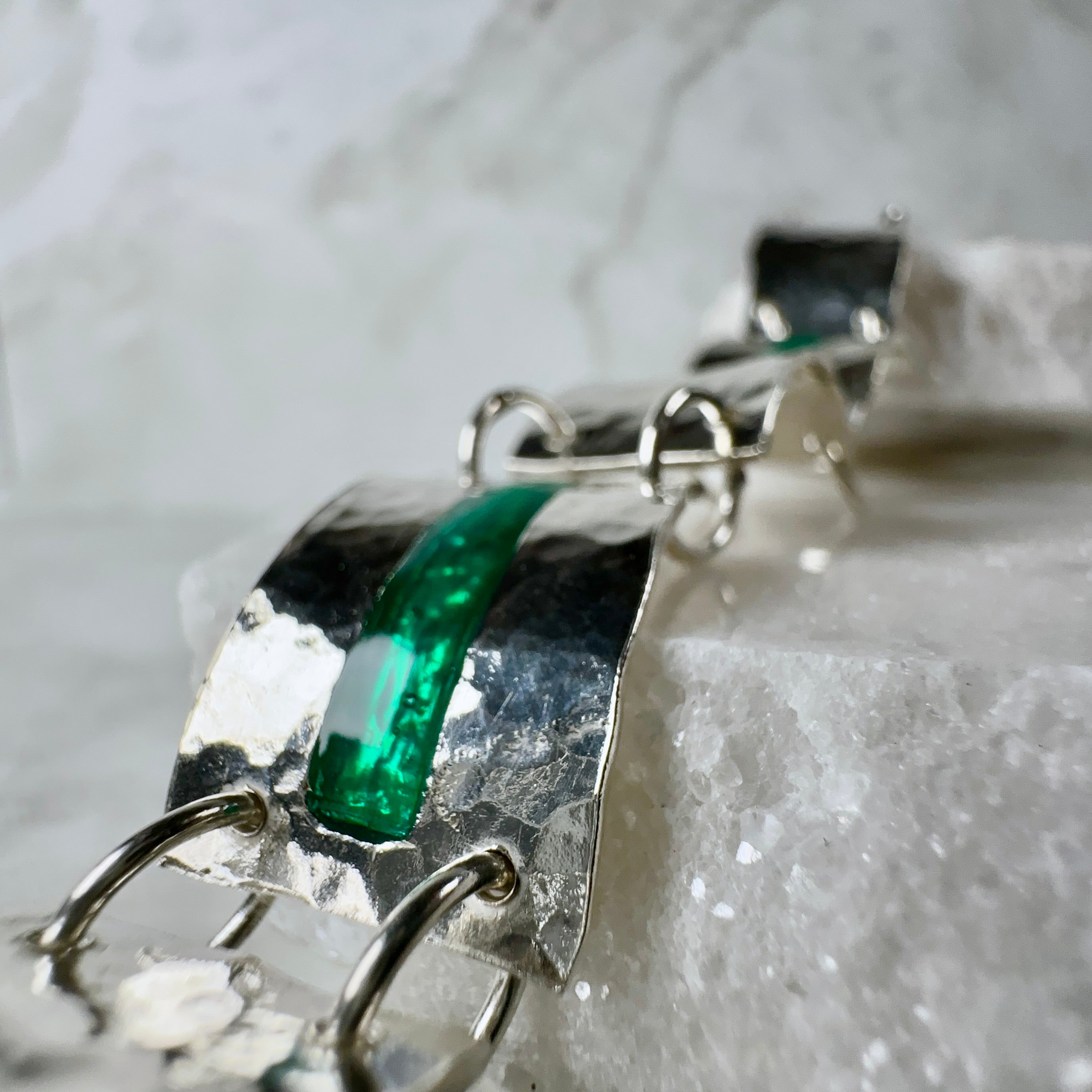 Bracciale Argento Martellato con Smalto Smeraldo