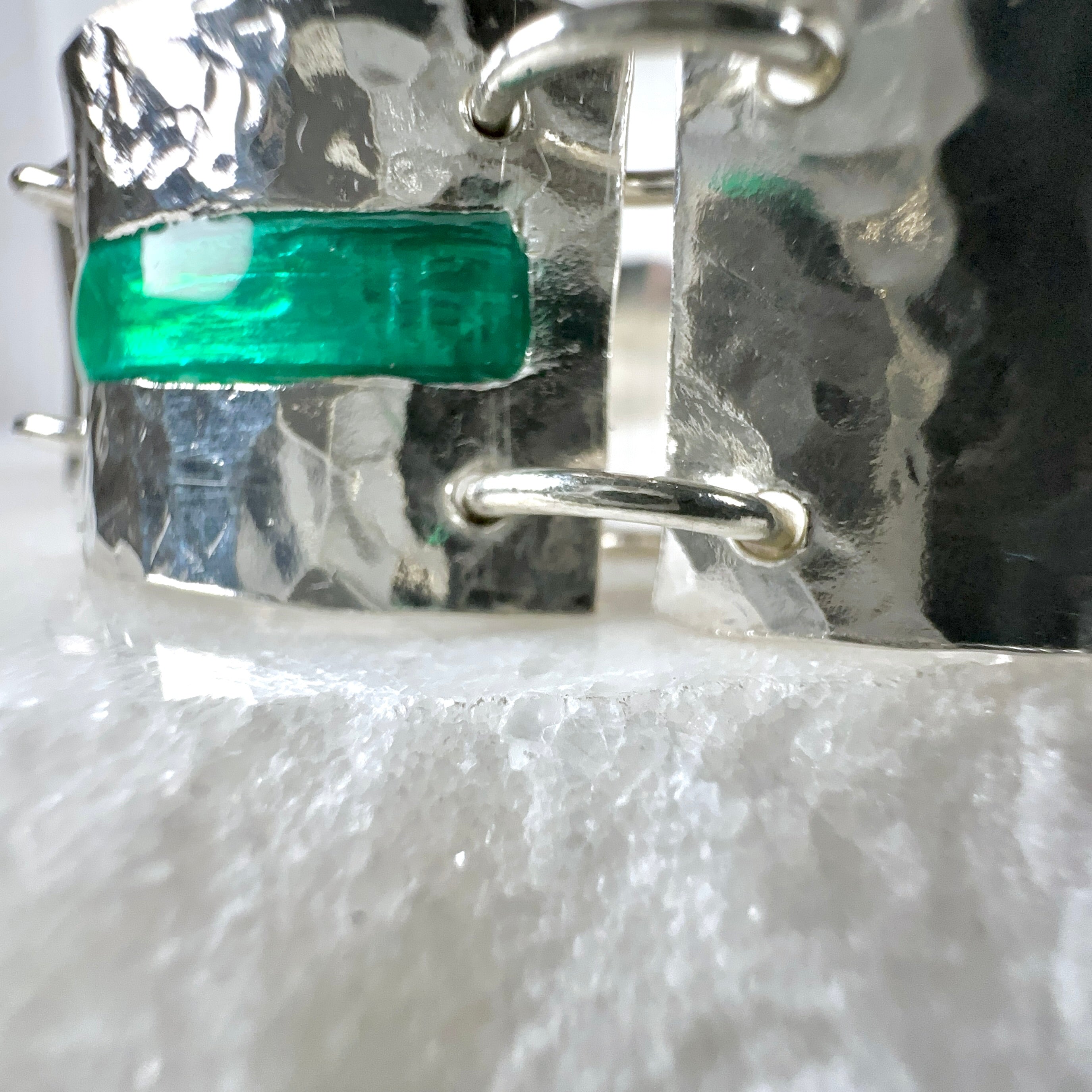 Bracciale Argento Martellato con Smalto Smeraldo