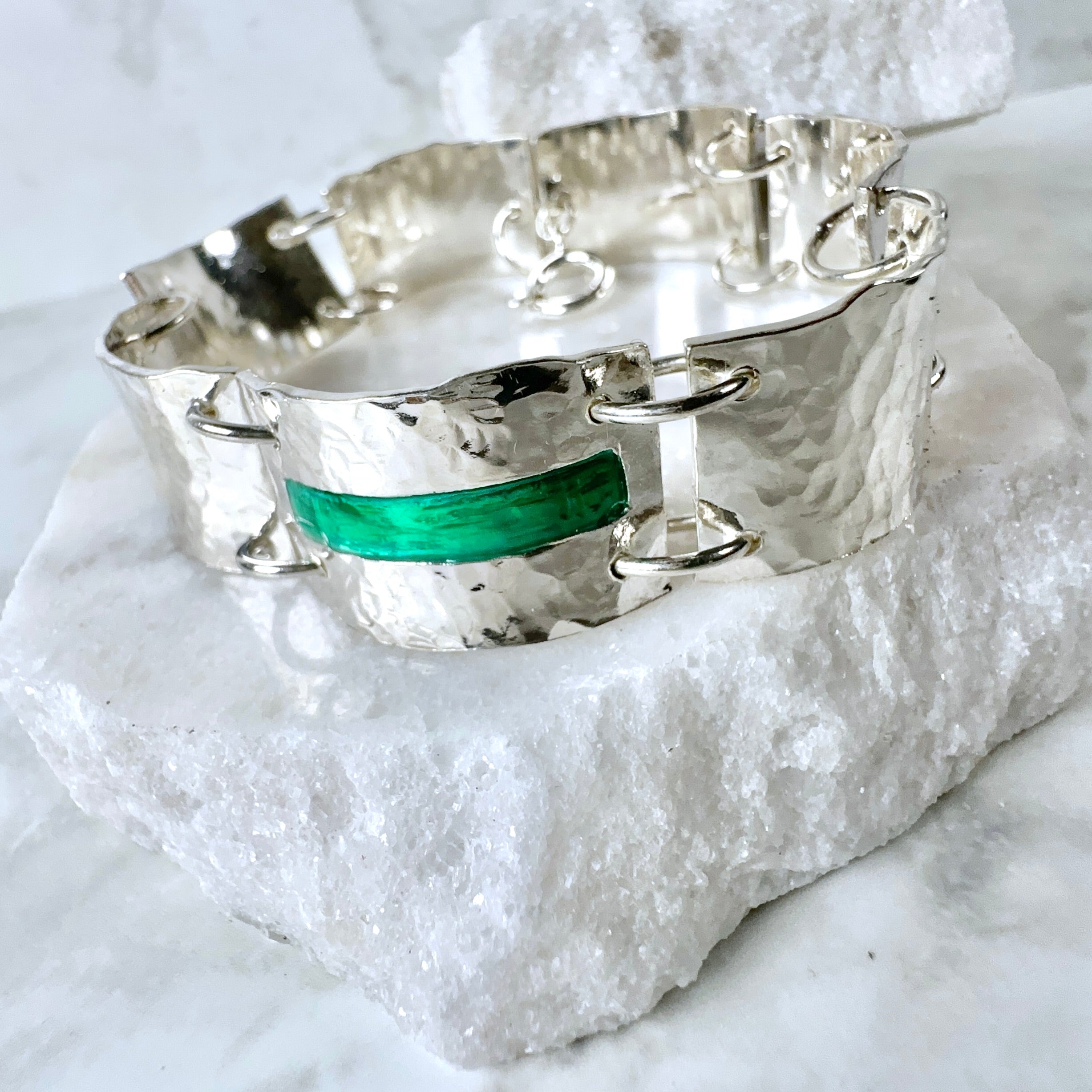 Bracciale Argento Martellato con Smalto Smeraldo