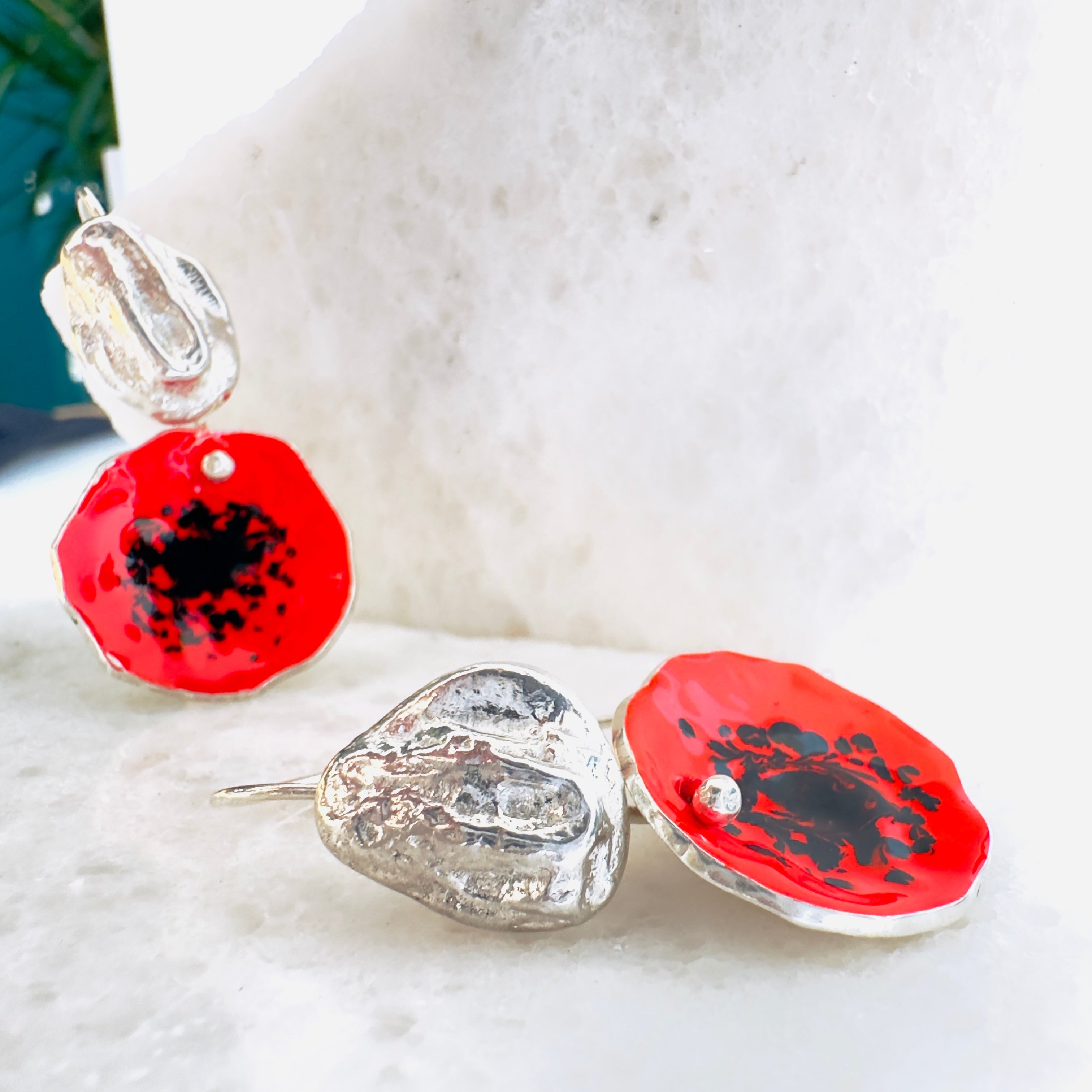 Orecchini pendenti in argento 925 con smalto colorato e pepita
